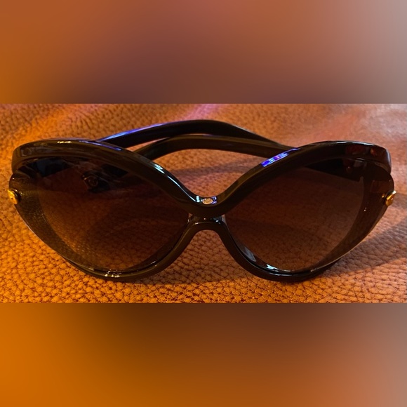 Louis Vuitton Sunglasses - Picture 5 of 11